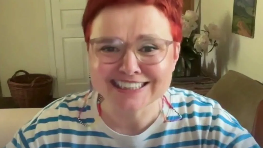 Oksana T., a learner, speaking to camera at home in her recorded video